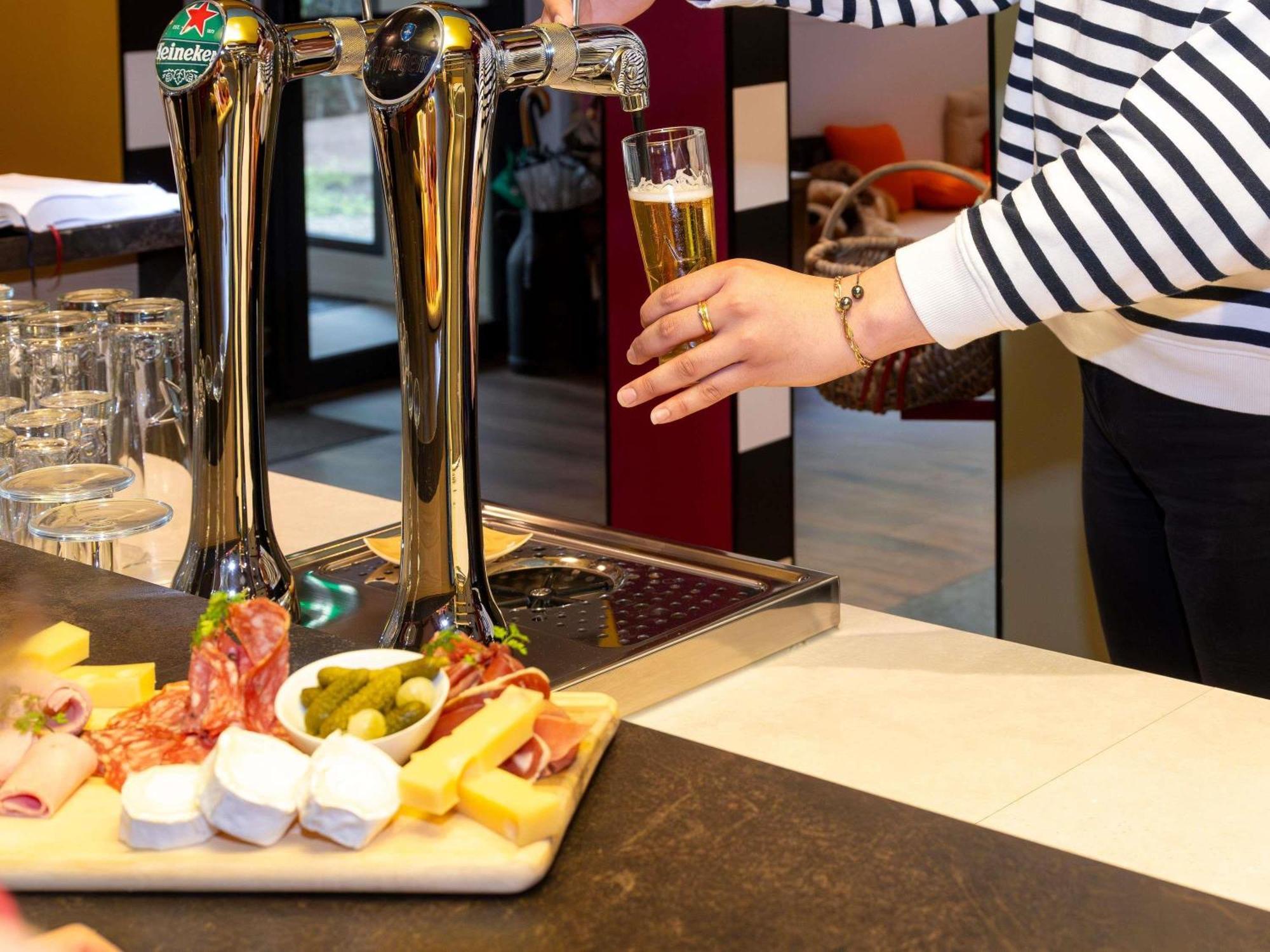 Greet Hotel Massieux Lyon Nord 外观 照片