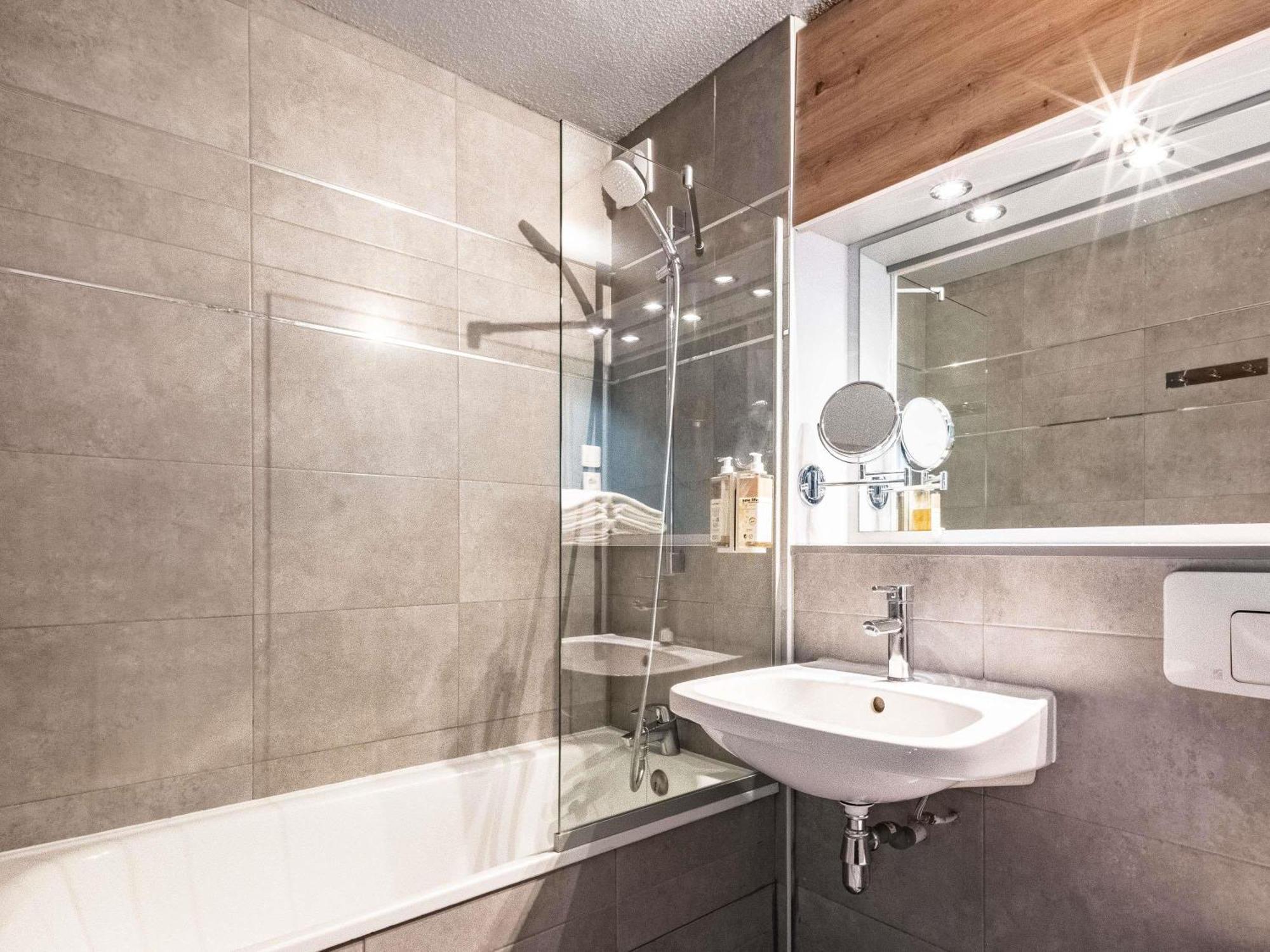 Greet Hotel Massieux Lyon Nord 外观 照片