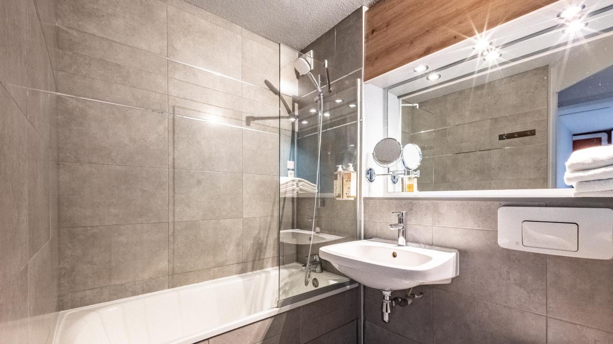 Greet Hotel Massieux Lyon Nord 外观 照片